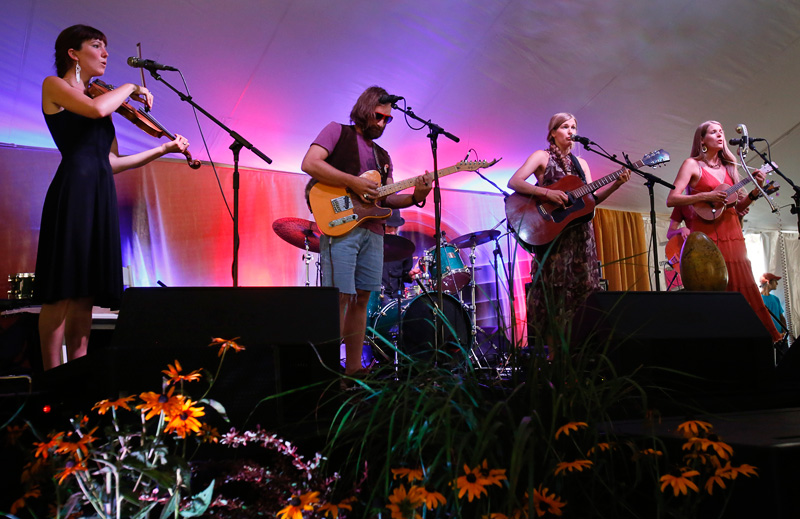 sisters-folk-festival08
