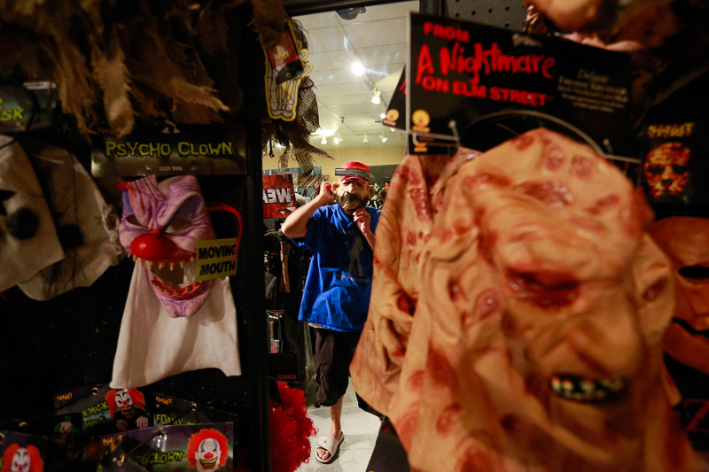 2014_10_halloweenstore02