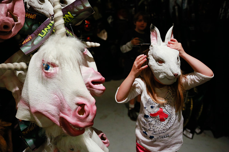 2014_10_halloweenstore07