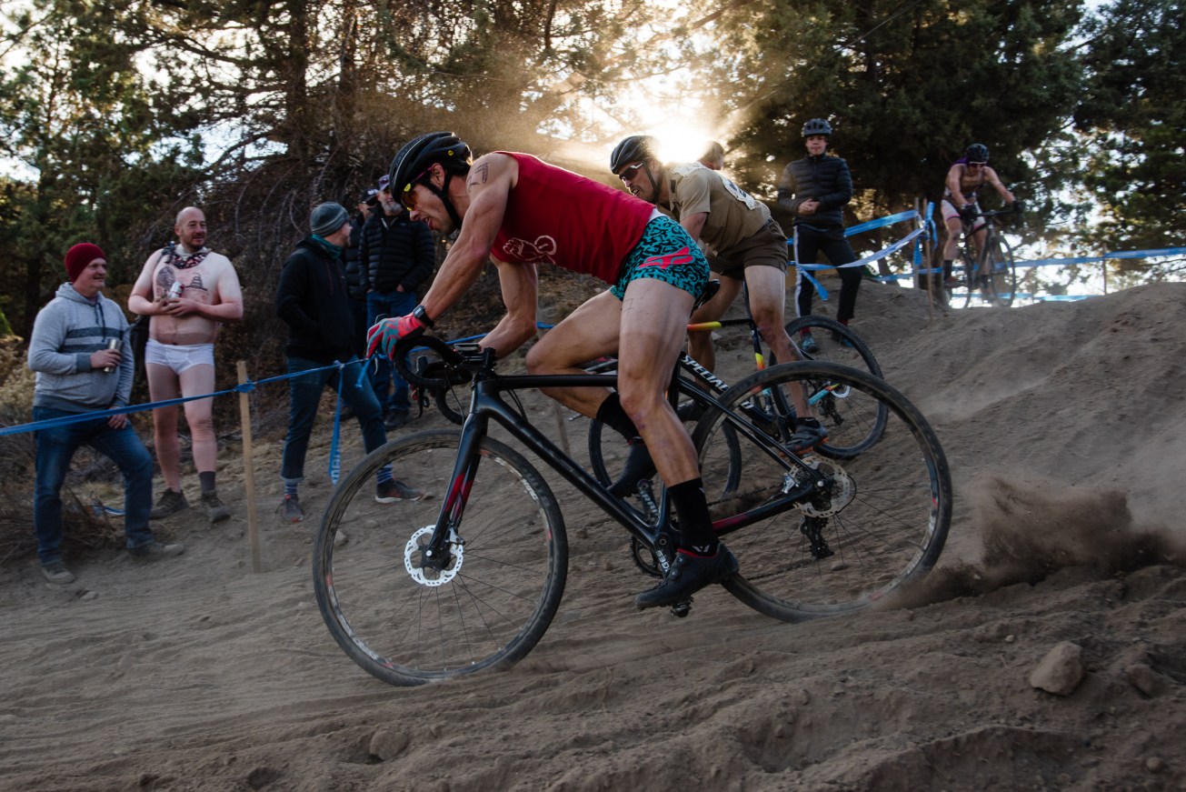 2018_11_costumedcross61