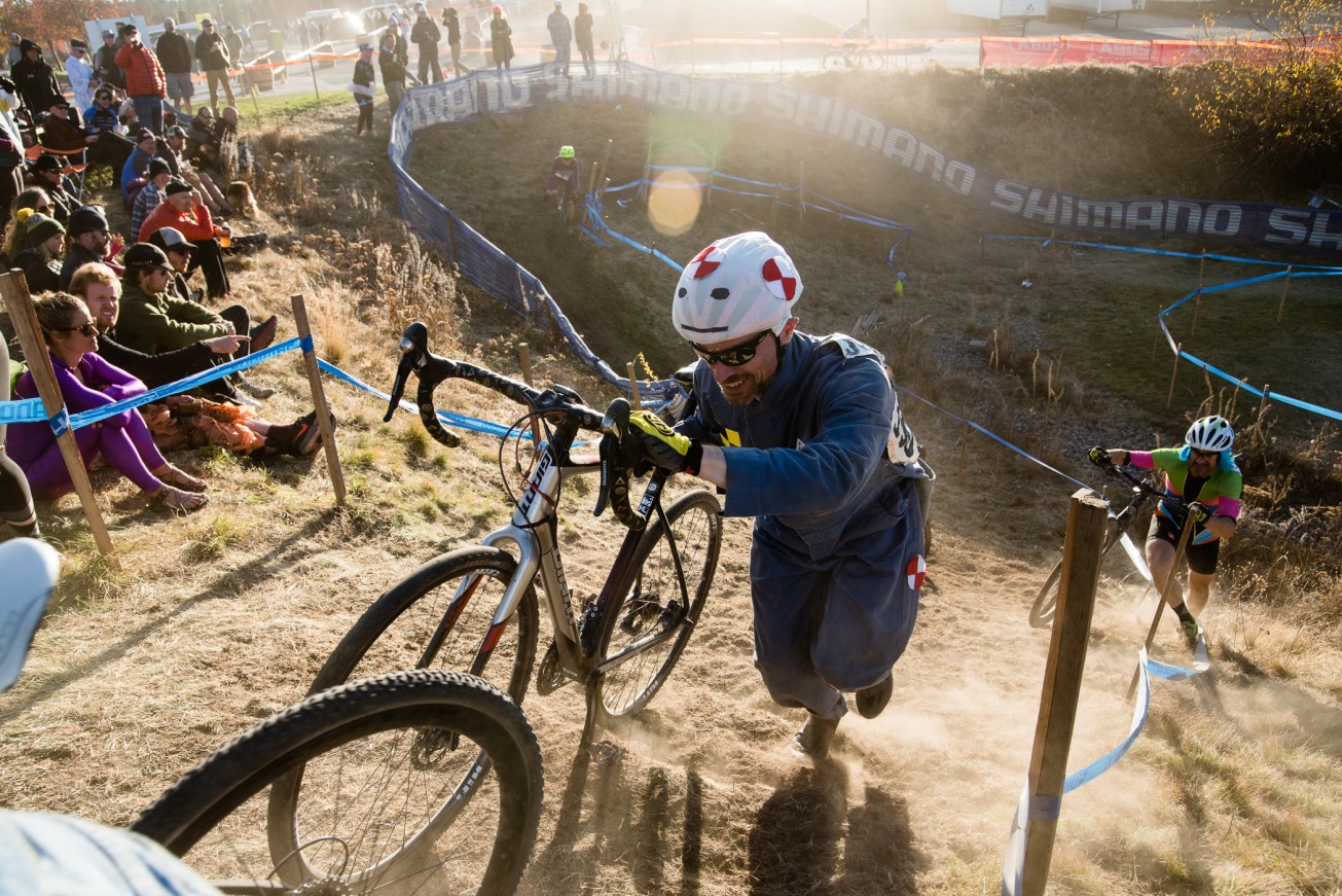 2018_11_costumedcross78